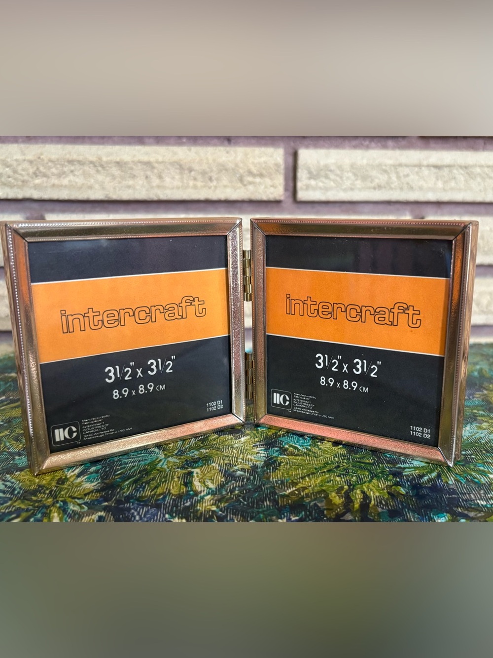 70's Mini Triptych Gold Tone Frame - 3 1/2 x 3 1/2" - Photo Frame - Pictures